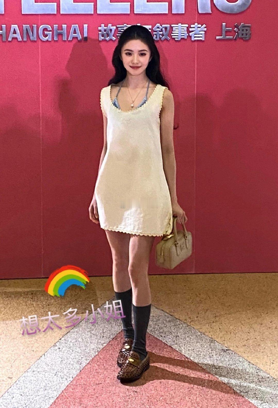 天呐观摩一下存子生图里的眼珠子唯一一个生图比精修眼睛大了N倍的人….