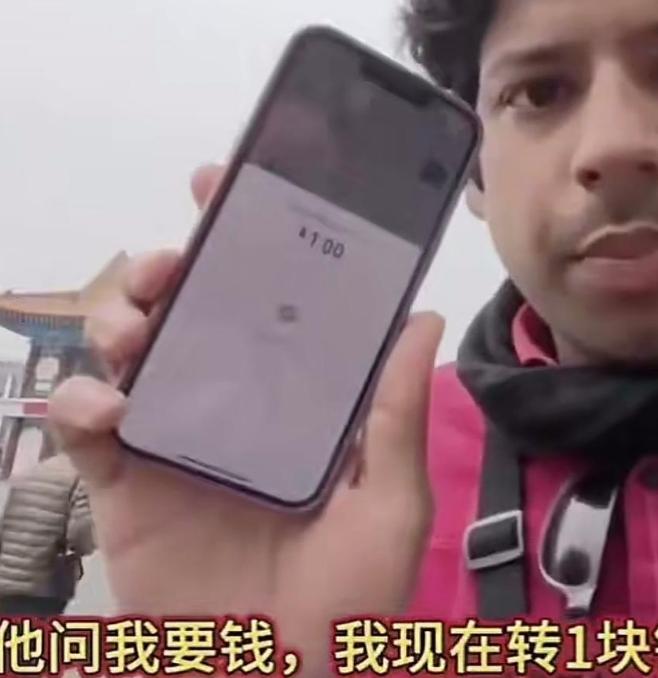 印度人为了抹黑中国也是够“用心”了！一个印度博主兴冲冲地来到重庆，他不拍解放碑，