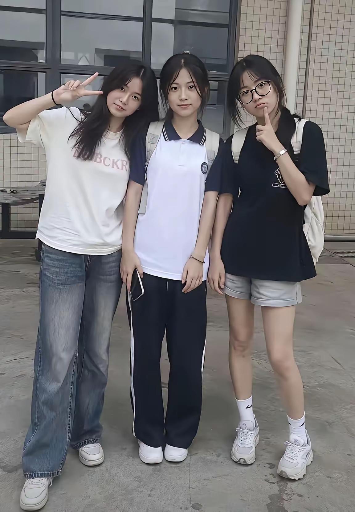 说实话，我喜欢戴眼镜的女孩做我的干女人！