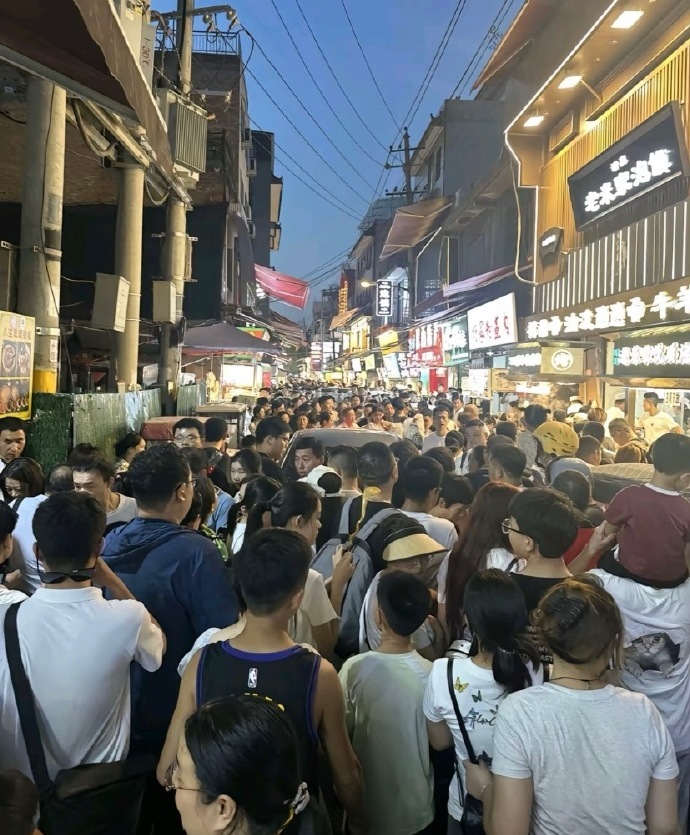 赛车手来了都开不出去的路[捂脸哭]​​​​