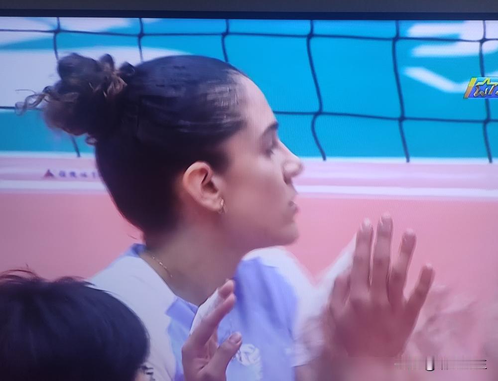 笑不活了！上海那艘吹上天的银河战舰居然被天津娃娃军3-1掀翻？这操作离谱给离谱开