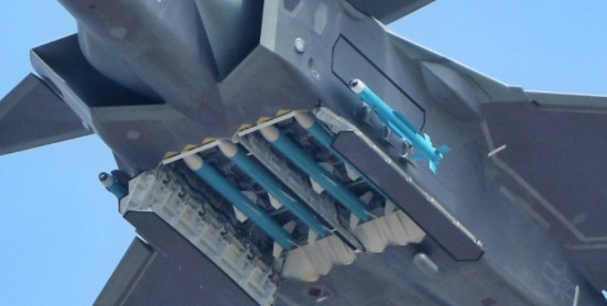 霹雳-15导弹残骸标示2015，中国最新型武器装备会有多强？