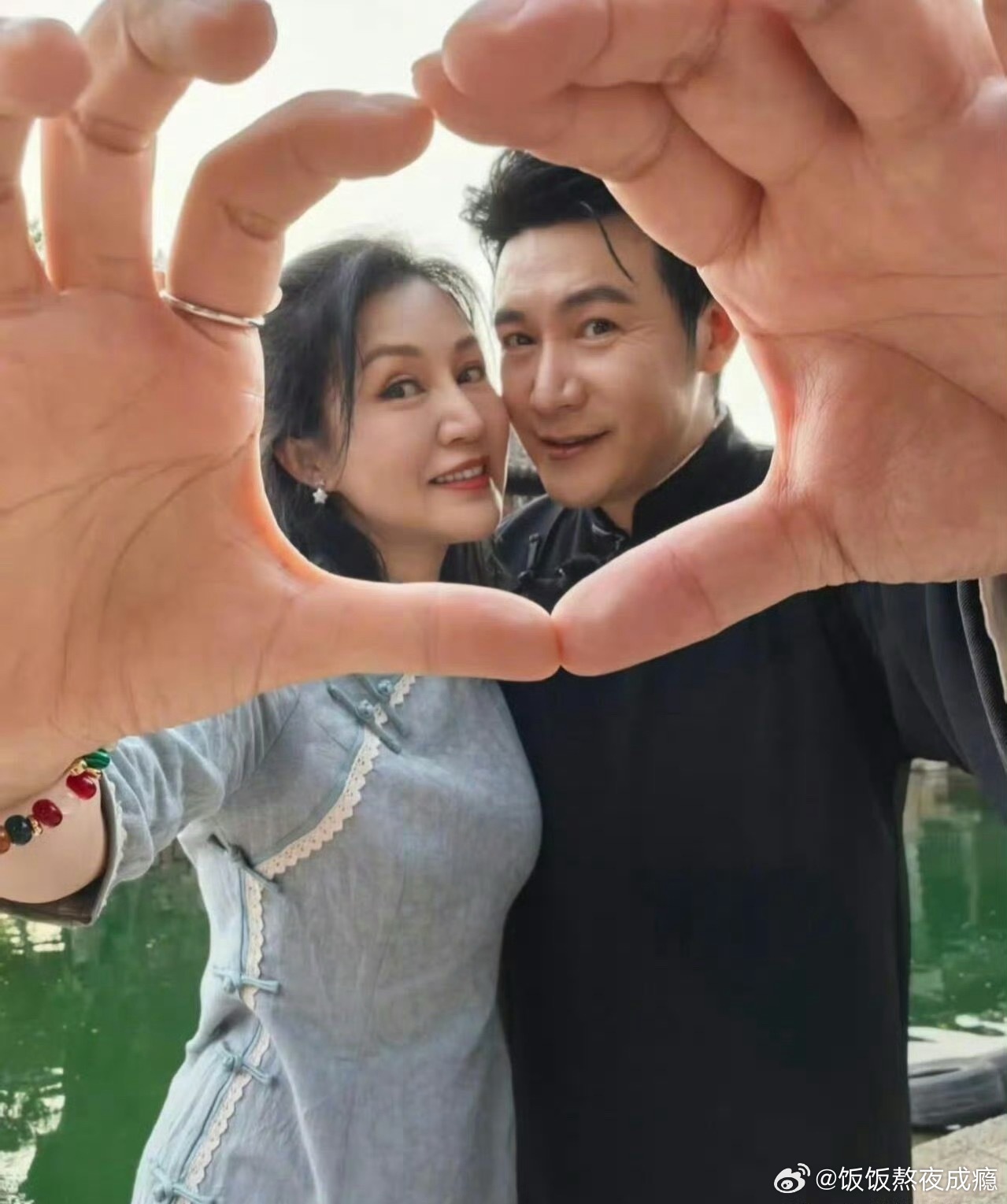 陆毅提议鲍蕾陈乔恩一起睡陆毅这逻辑真的绝了！妥妥的天才级解决办法啊～一下就化解