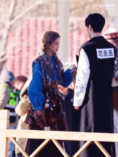 跑男路透范丞丞摸白鹿的头，是关系超级好的姐弟呀！