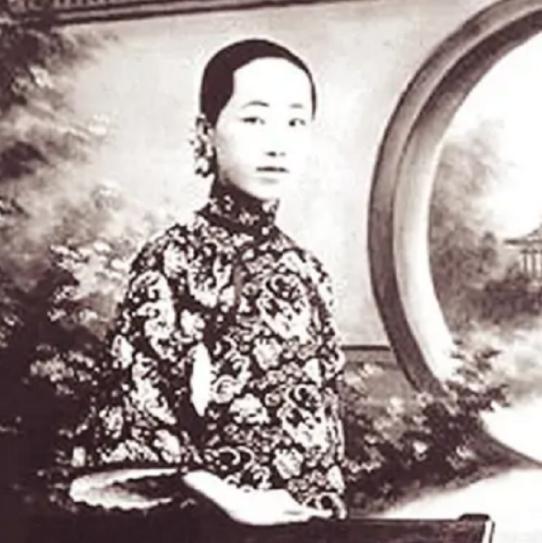 1903年，30岁梁启超和17岁王桂荃行房，两人大汗淋漓，次日梁启超却说：“我提