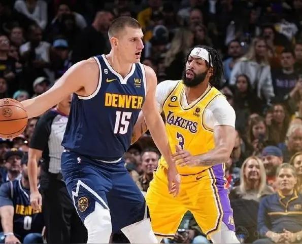 现役足以改变NBA格局的四大球星：一，约基奇。场均三双以及无比柔和的手感，还有