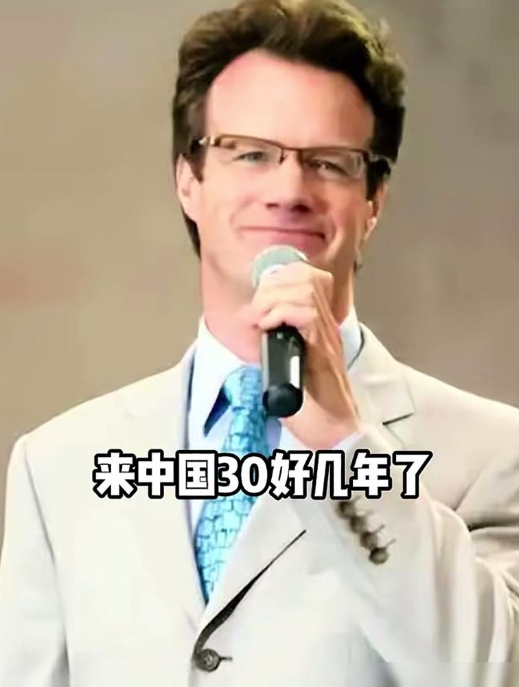 姜昆还是长点心吧，论坦荡，外国徒弟都比你强过不少。​近日，姜昆的徒弟大山现身