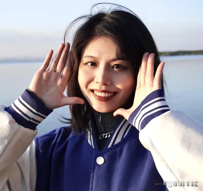 错过喜欢的人是否会后悔，答案因人而异。有个中年男人后悔在夏天没抱紧爱人，在能认