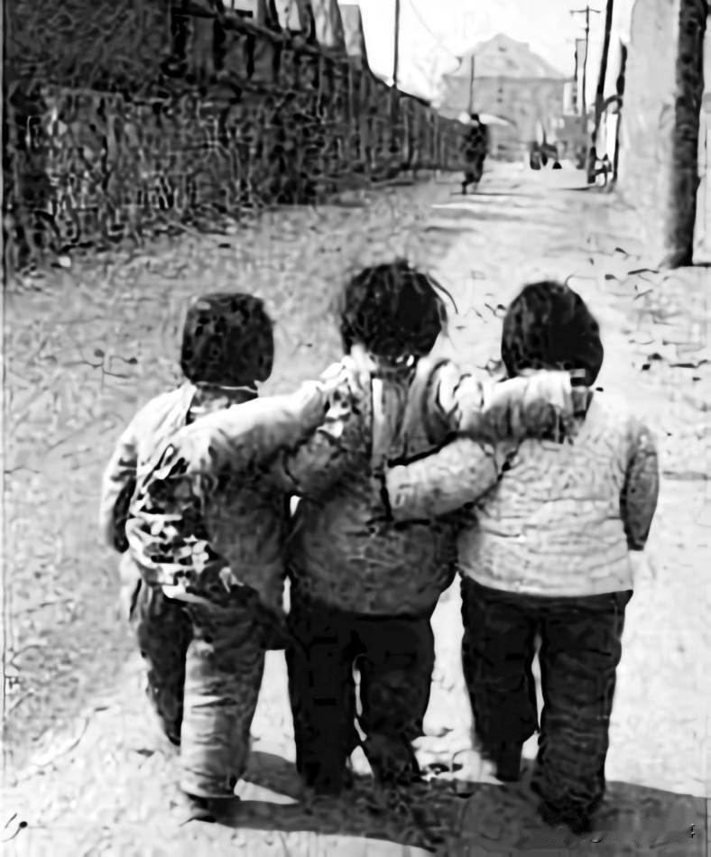 发小变凶手！男子杀害好友一家三口被判死刑，最痛的背叛莫过于此太让人痛心！从小一