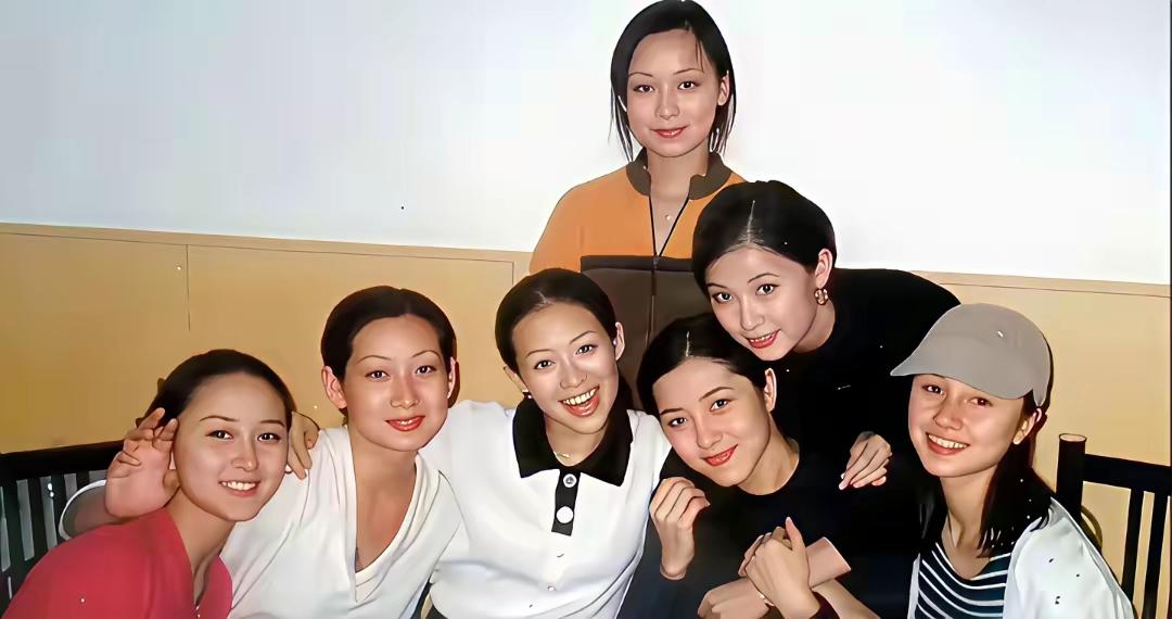 七位美女同框照实在是太美了，身材也是一流，有人结婚生子，有人还是单身狗一枚你