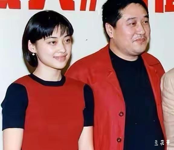 梅婷和叶大鹰。梅婷大家应该都很熟悉，《不要和陌生人说话》、《绿萝花》等都是她的