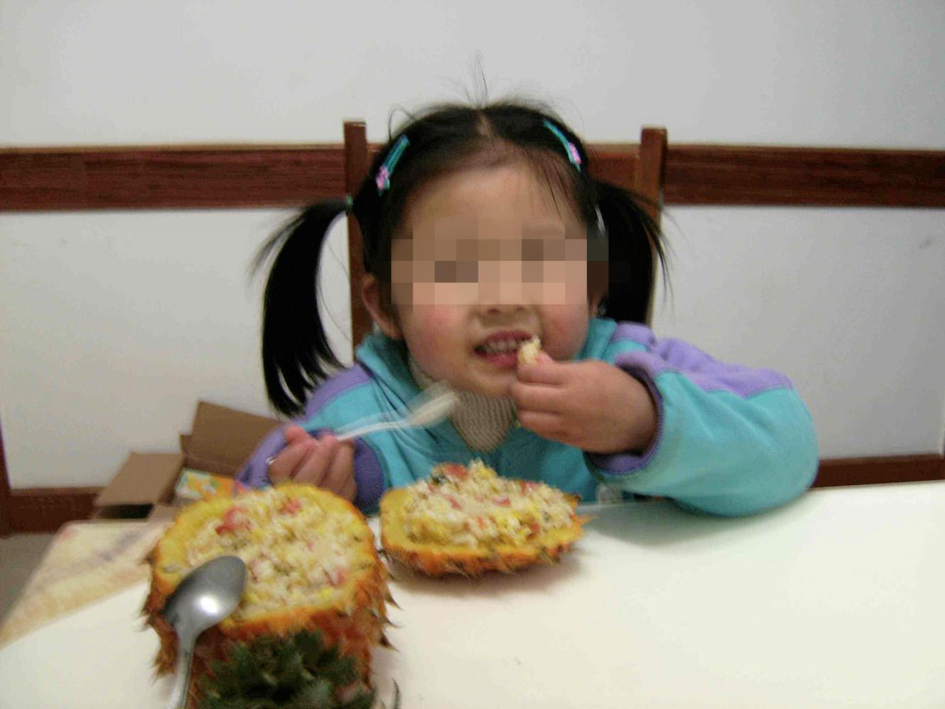 孩子习惯把剩饭交给父母处理, 爸爸的一番话, 让孩子彻底改变