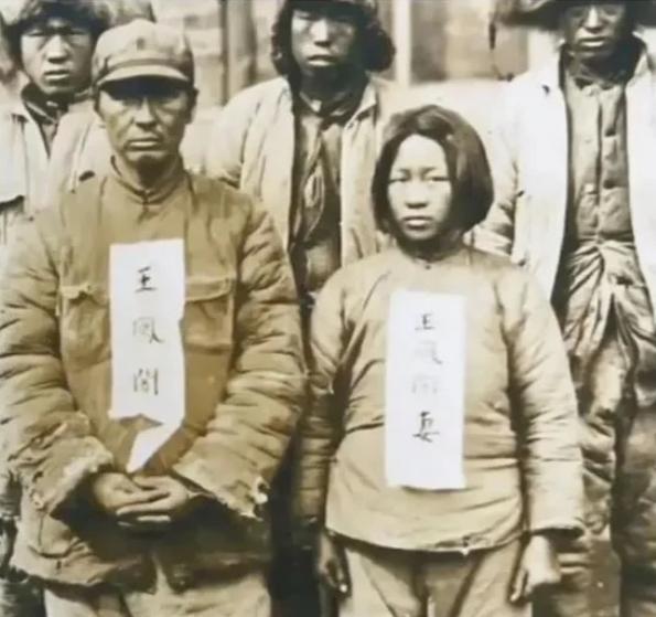 1932年，一个地主婆变卖了所有家产，支持儿子抗日，儿子拿到钱后瞬间失联。几年后