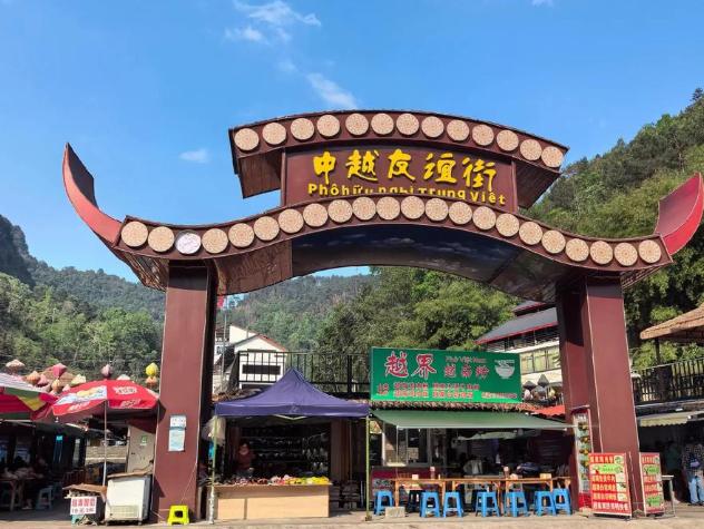 一个越南网友发帖，一句话就戳中了无数人的心窝子。他说，我们拼了命从中国独立出来