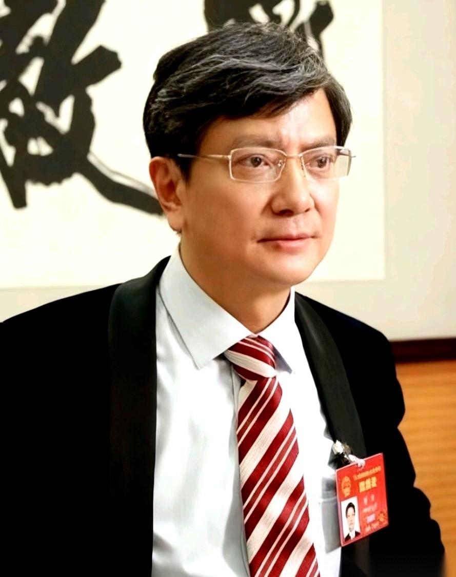 浙大那个郑强教授，又说了句大实话，听得我后背一凉。他说AI要是把咱们的饭碗都抢