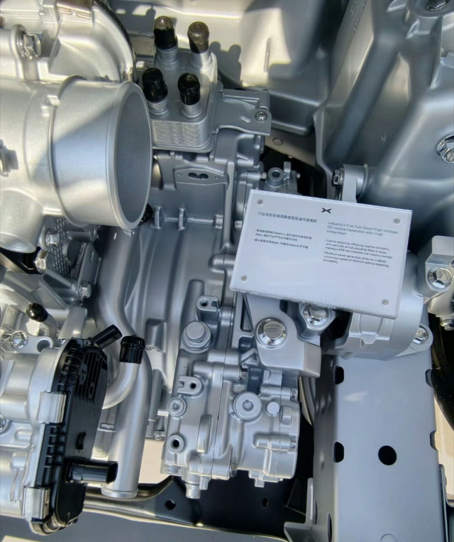 小鹏X9下一代增程太强了看看几张硬核的照片：图1：小鹏X9的发电机，最大发