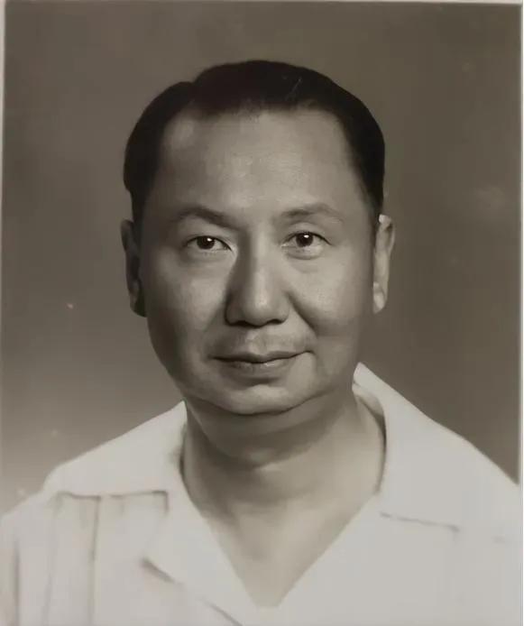 晚清名臣李鸿章的儿孙几乎都在海外成了身家过亿的富商巨贾，左宗棠没给儿孙留下巨额遗