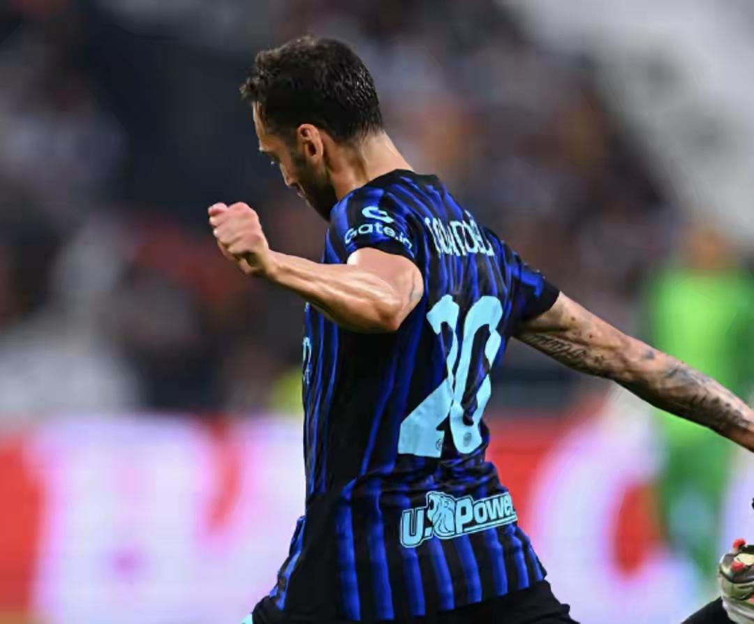 国米这套首发在意甲可以作为首发，不要死操一套首发，作为轮换，排两套首发轮番上阵，