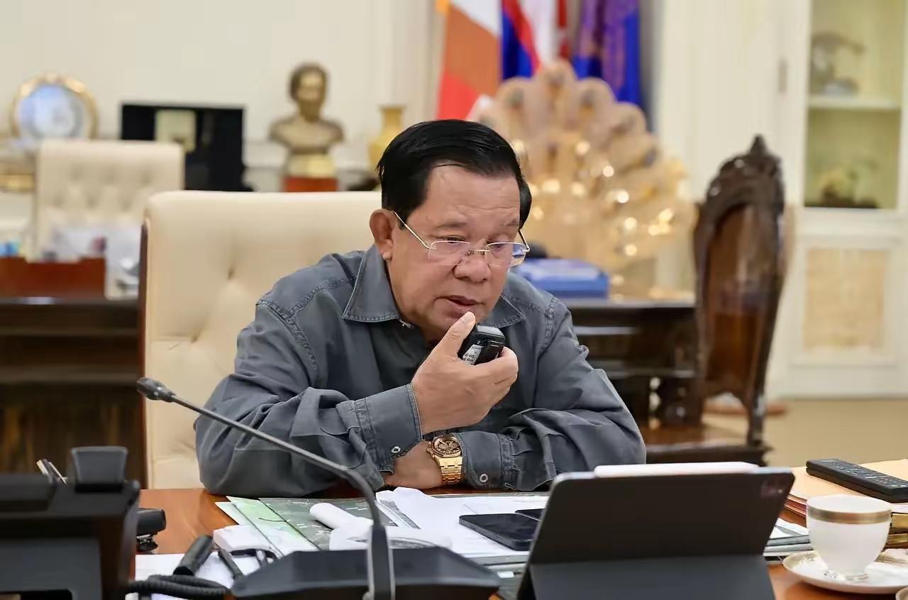 泰国居然出动海军封锁了柬埔寨海面，也就是说柬埔寨现在是没有任何外援能进入柬埔寨，