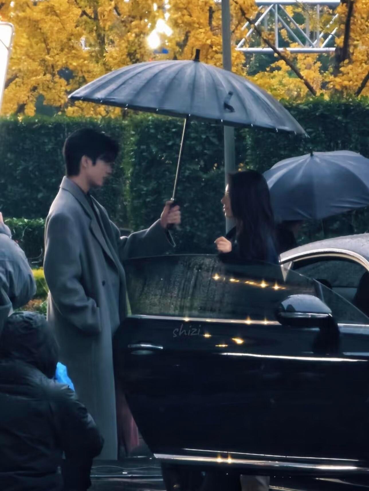 不愧是顾漫钦点的男女主此时小说男女主具象化了，好般配的两个人好养眼好甜啊冬天