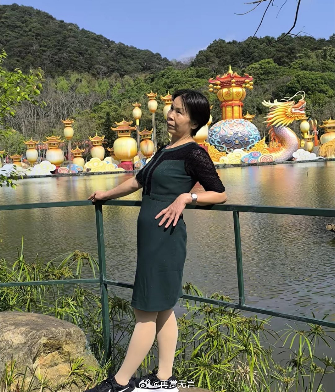 这个阿姨，可以考虑一下出道做网红的，很像日本一个人哦！！