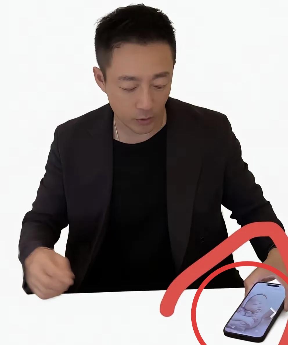 汪小菲的屏保是自己的小儿子，这理所应当，没啥可惊奇的！其实现在的汪小菲已经波澜