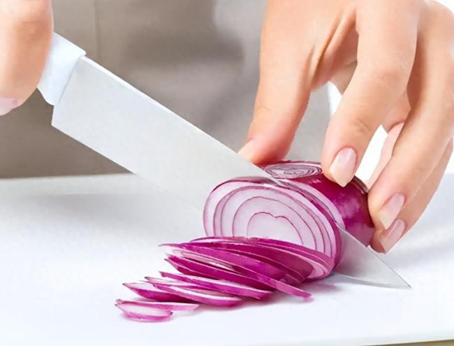 洋葱立大功？医生多次提醒：老人若是常吃洋葱，4个好处不请自来年纪一大，身体确