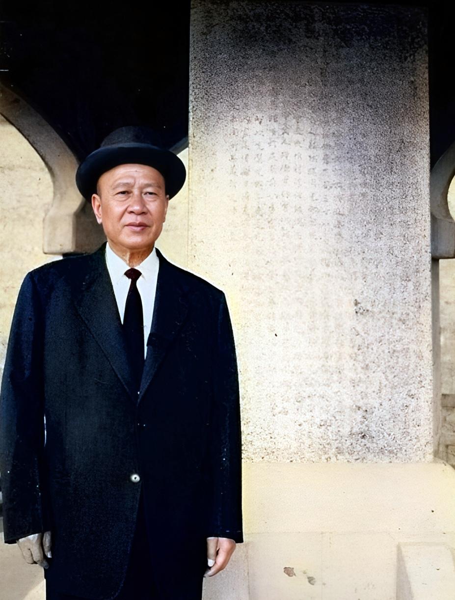 1930年，白崇禧外出时，找了一个情妇，妻子知道后逼他分手。谁知，情妇竟然生了一