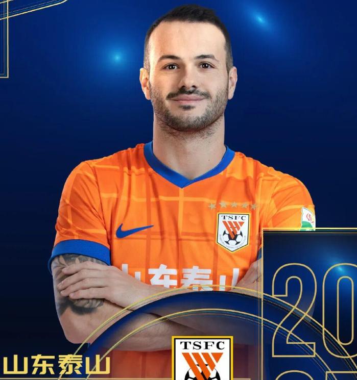 2025届中超年度颁奖搞的，还不如公司开年会热闹，最佳球员给了山东泰山的卡扎，