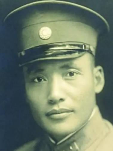 1936年，国民党中将张振汉被红军俘虏了，不但没杀，反倒跟着红军走完了两万五千里