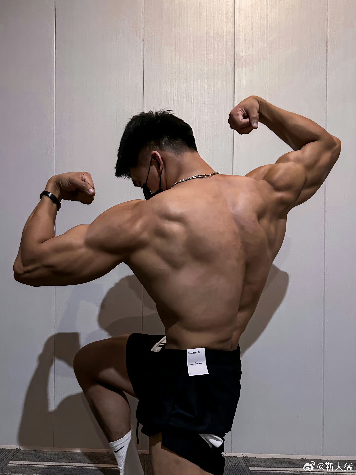肌肉男神软软运动打卡健身​​​