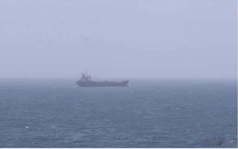 突发！美军直升机空降强行登船，伊朗油轮遭“公海劫查”北京时间5月21日传来