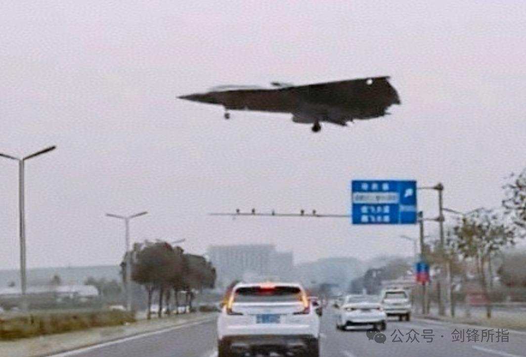 南六代太刺激了。行车记录仪拍摄的角度，首先注意右下角，出现的日期是2026年2