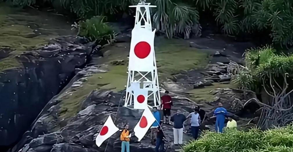 东海钓鱼岛，日本悄悄建灯塔，中方按兵不动引发热议！最近，东海钓鱼岛上那座灯塔又