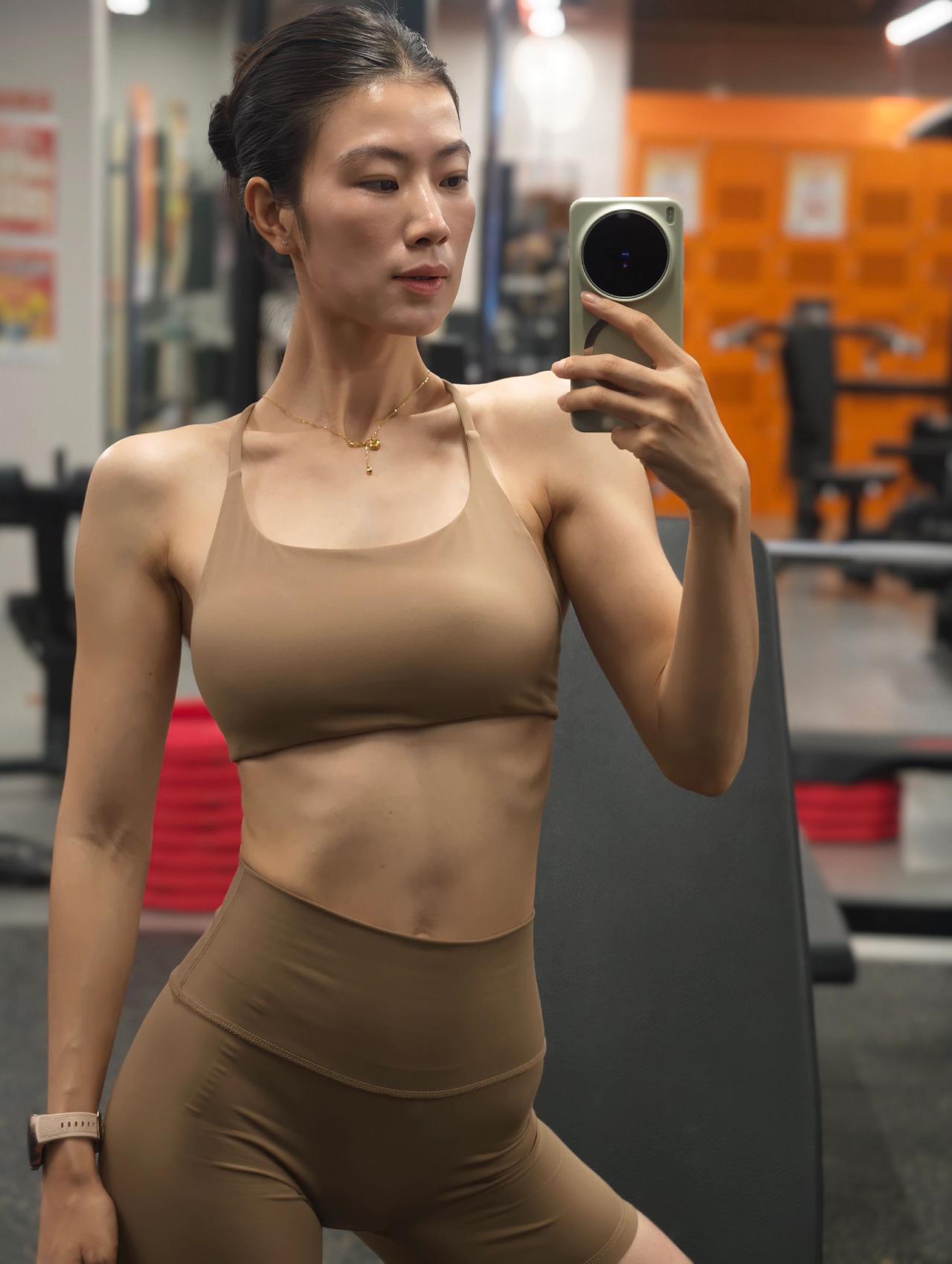 健身女孩每日穿搭练的不是身材是精神内核不晒等于白练健身女孩的日常