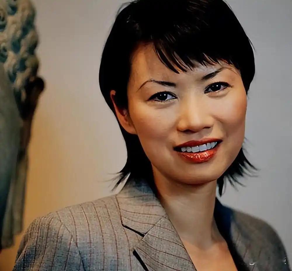 邓文迪二女儿太出众！身高1米8+还是学霸，年仅23岁拿下斯坦福硕士