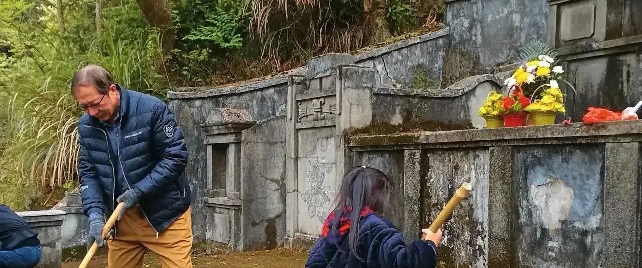 一位68岁大叔给父母续交20年墓地管理费，交完突然想到：20年后自己若不在，没人