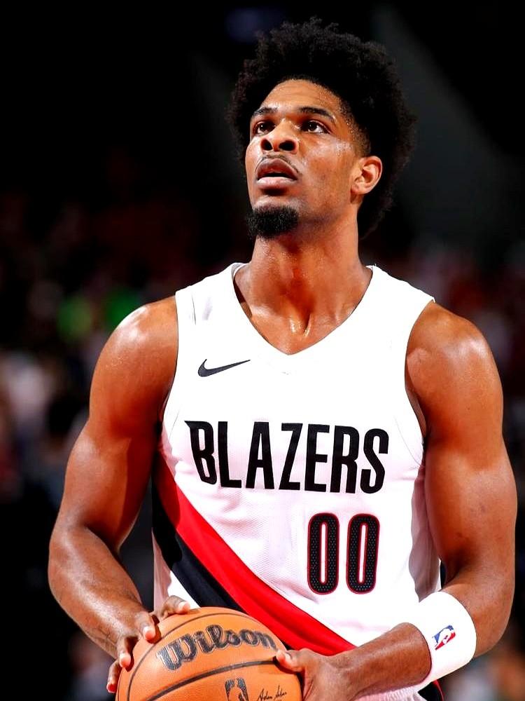 开拓者这年轻人，真硬气！赛季初亨德森被批打球太“独”，效率也不行。教练比卢普