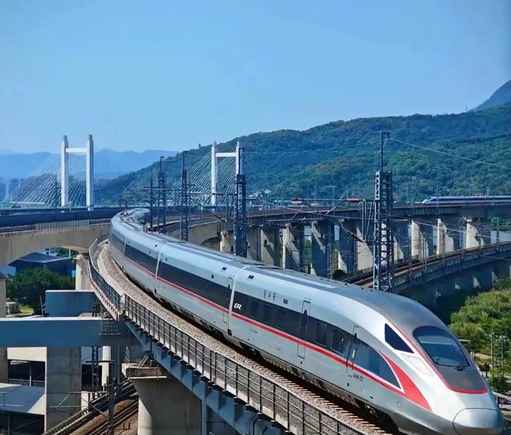 中国这次没上桌。波兰320公里高铁招标，西门子、阿尔斯通、塔尔戈、日立全到了，唯