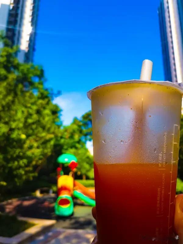 夏日生活打卡季夏日生活，真是各有各的精彩。有人像我周末一样，懒得动弹，一天在家