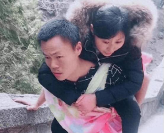 2008年，山东21岁女子为爱翻墙私奔摔成瘫痪，男友知道后，不惜与父母断绝关系，