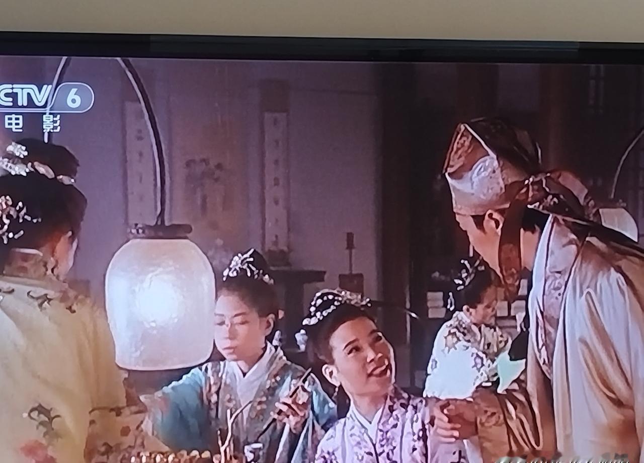 央视删了唐伯虎的“毒誓”，观众为何意难平？一部1993年的老喜剧，竟在2024