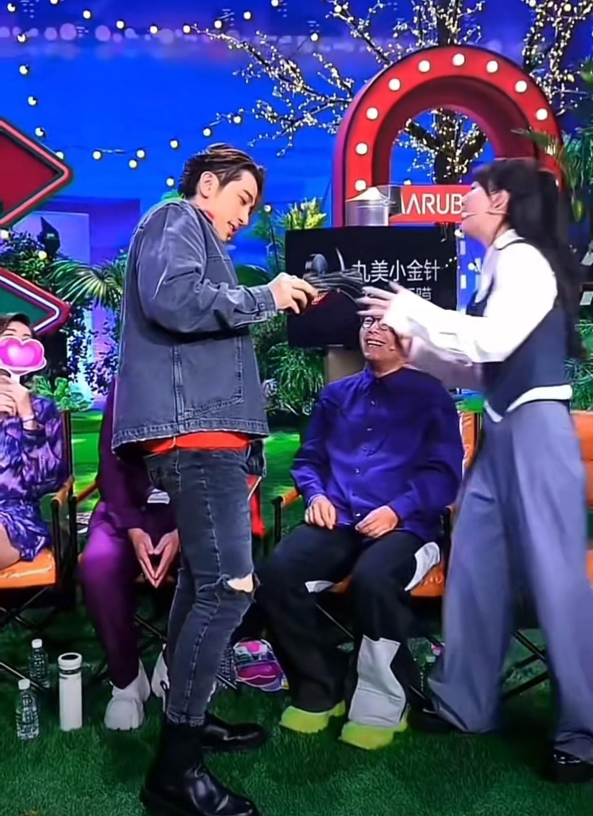 胡杏儿这次真的懵了，全网赶紧献上膝盖？天呀，绝了？哎呀。1.   在一