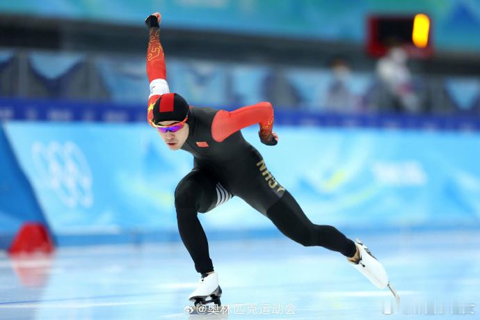宁忠岩将冲击冬奥奖牌冰刀破风，全速出击！北京时间今日凌晨1:30，米兰冬奥会速度
