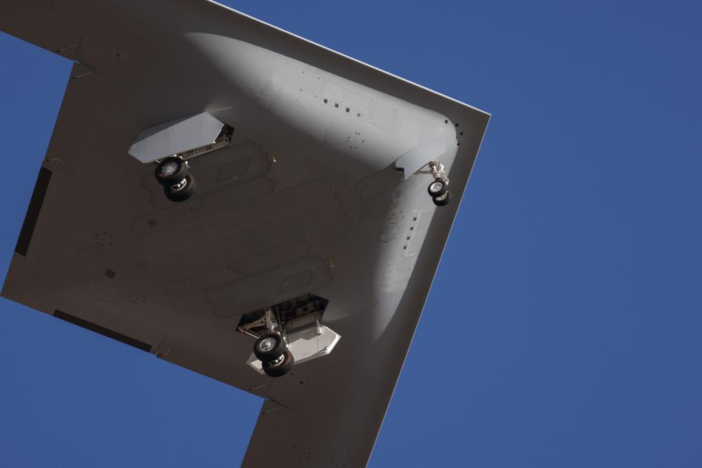 美国唯二领先的武器，现在也只能秀这个了。B-21第二次试飞，把空速管取消了，
