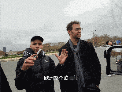 欧洲人可太懂中国车了！一位中国博主开着仰望U8在法国转悠，路上就碰见当地人，对方