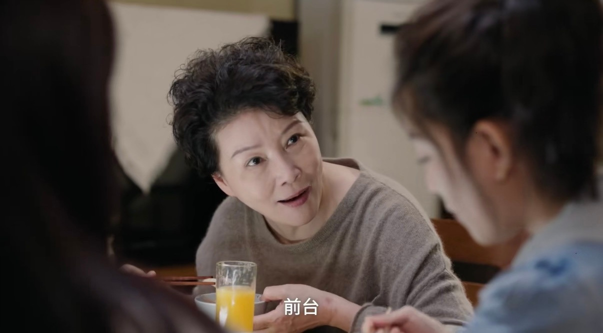 原来工作不体面连恋爱的资格都没有现实里这种偏见真的太多了，俩人刚有点好感呢，家