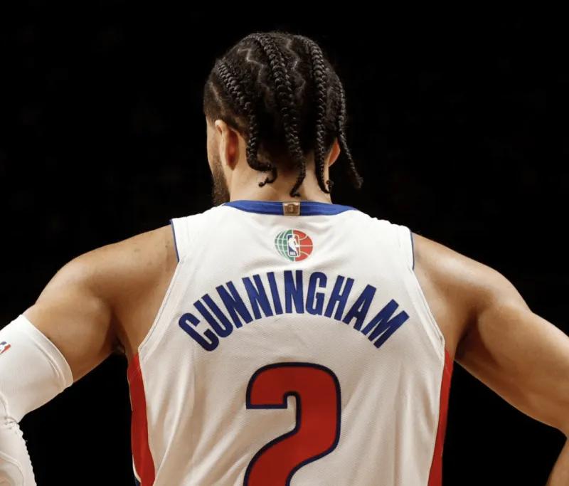 坎宁安打不了高端局，没有詹姆斯的命，却学人家詹姆斯的打法。当年，他当选状元的时