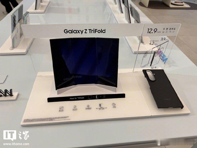 【曝三星三折叠手机将延后上市，三星卷轴屏手机有望提前推出】7月13日消息，