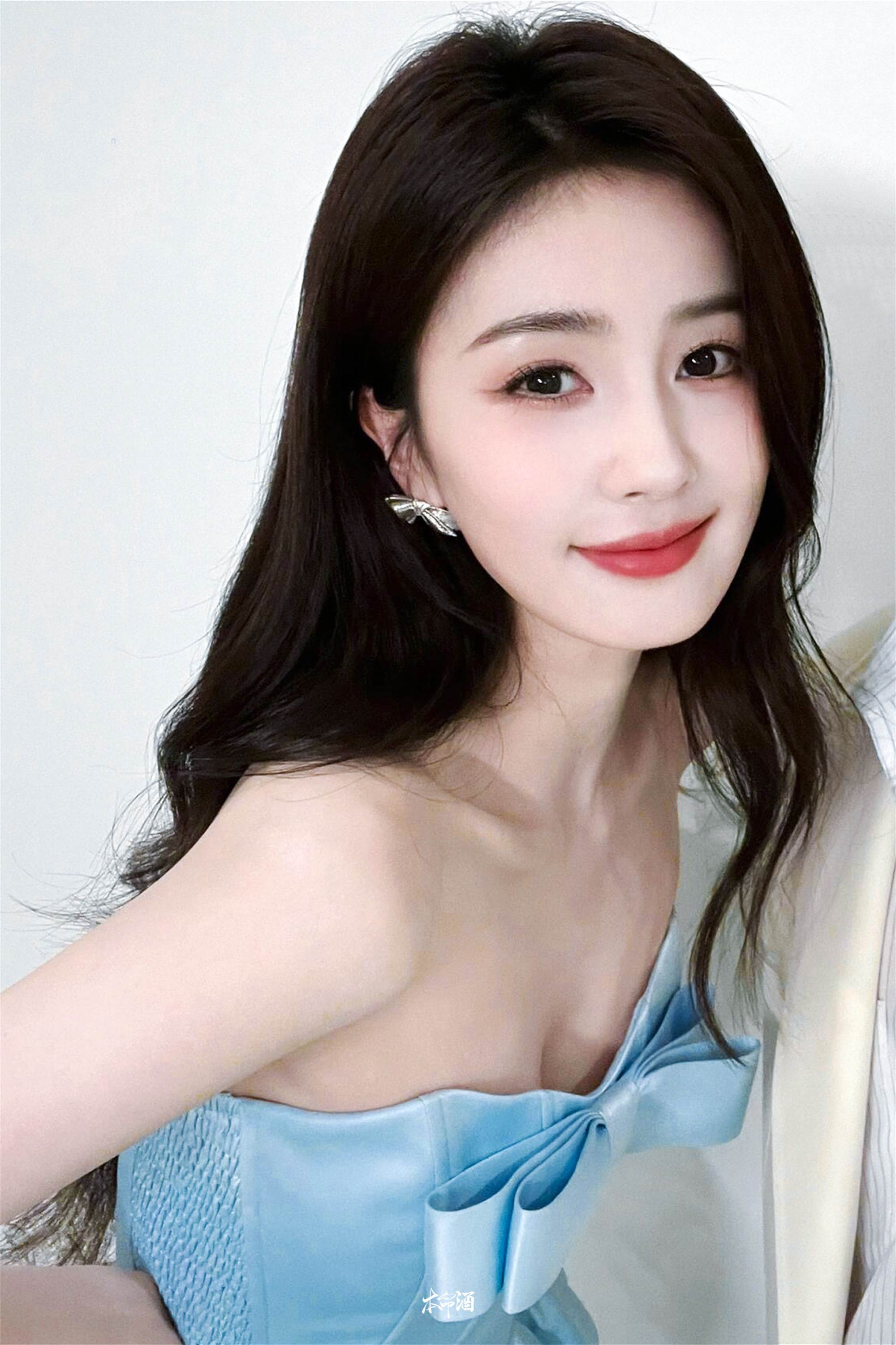 白鹿眼神压迫感越看越美的白梦妍🩵​​​